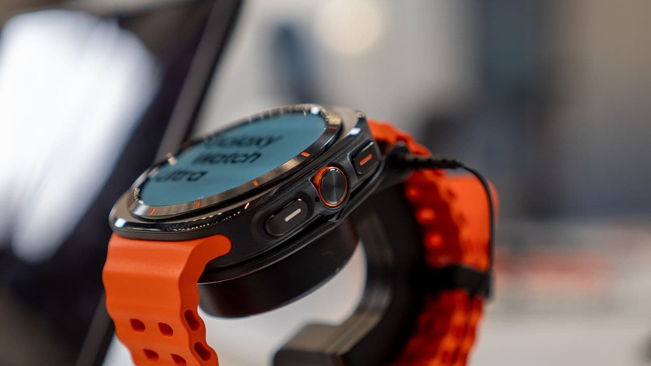 "Stable One UI 8 on Galaxy Watch Ultra: Finally! 😤💀 #BetterLateThanNever #WatchOSGoBrrr"