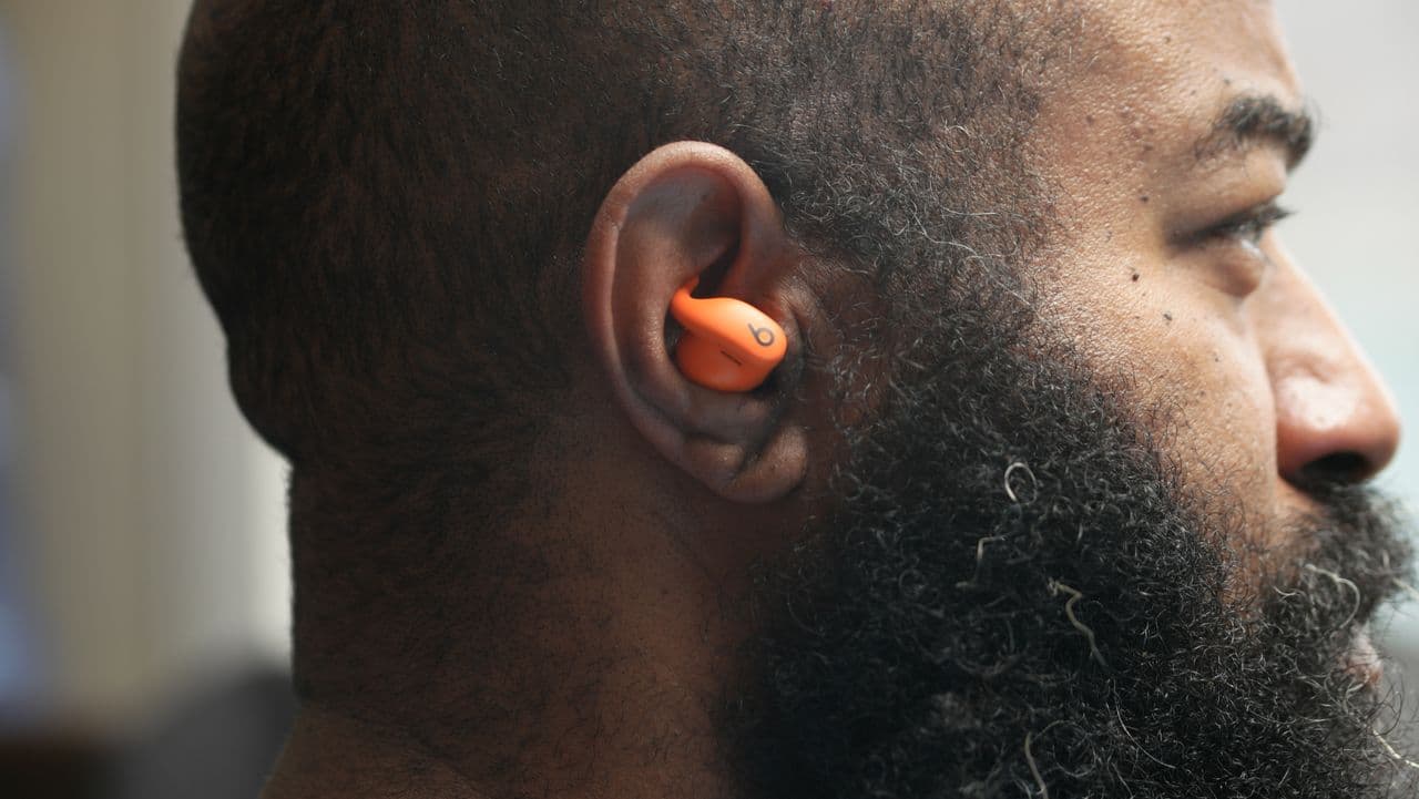 “New name for my fave workout buds? They vibin’ with life upgrades! 💪🎧 #Blessed #GymTok”🔥💀