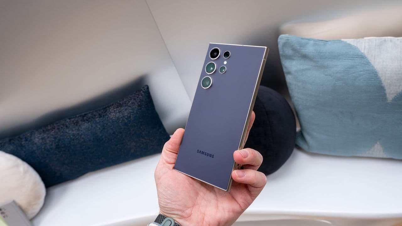 "Samsung S26 Ultra vs. S24: Upgrading for 1 feature? Bet. 😤💅 #ShutUpAndTakeMyMoney 💸🔥"