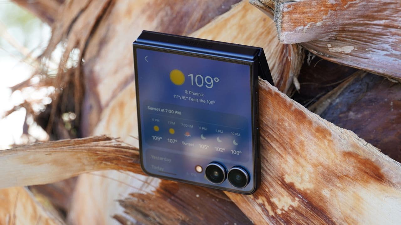 🚨💸 Witchcraft alert! Get $200 for the Galaxy Z Flip 7 before it disappears like my will to adult! 😂📱💀 #NoCap