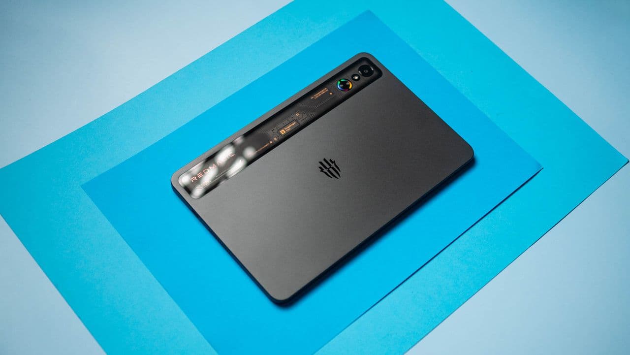 "Redmagic Astra: Finally an OLED gaming tablet that gets me! 🎮💅 No cap, it’s a certified W! 🔥😤"