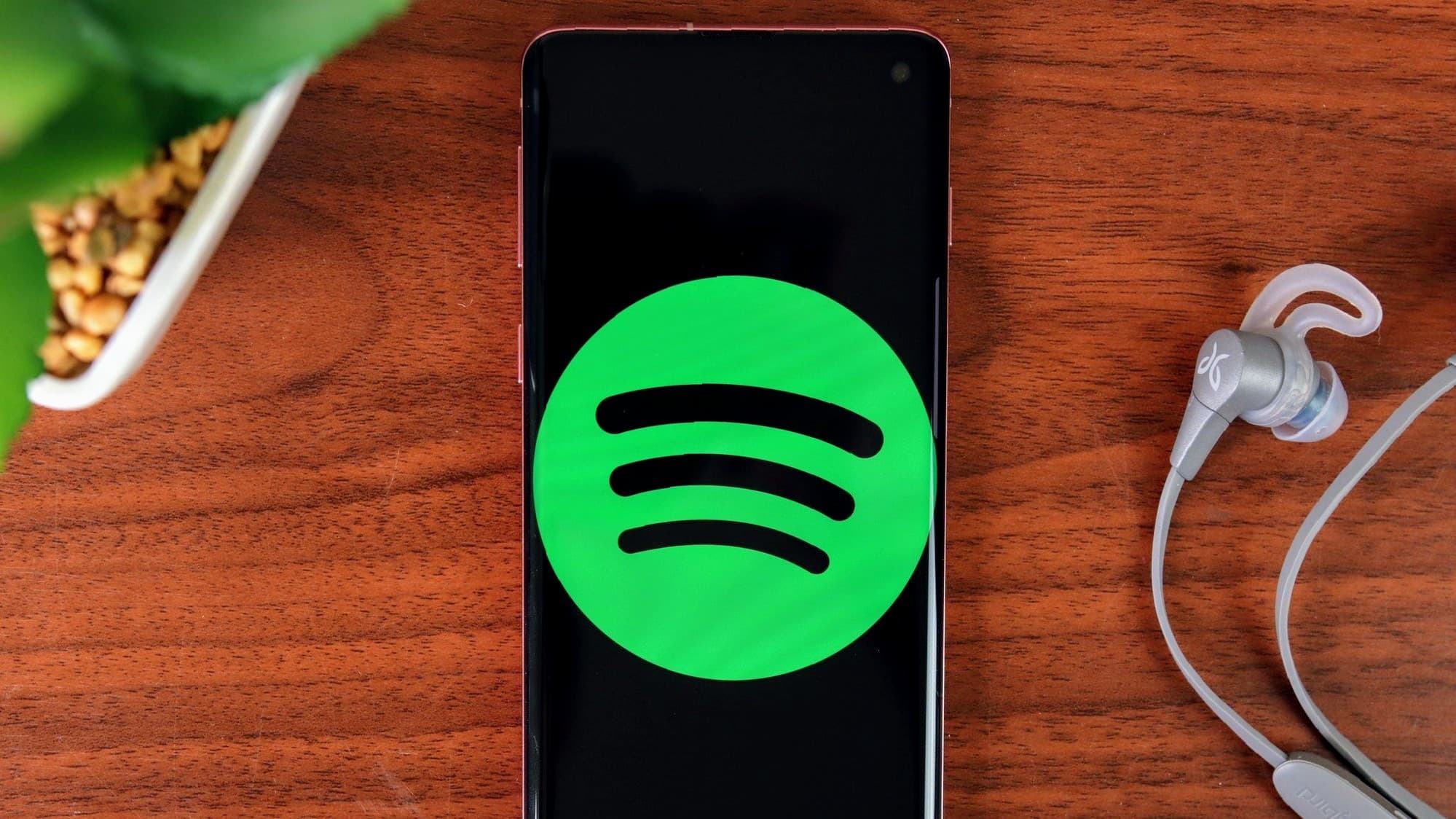 Spotify's dropping lossless audio like it's a hot mixtape. Waited long enough, bruh! 🔥💀 #TakeMyMoney