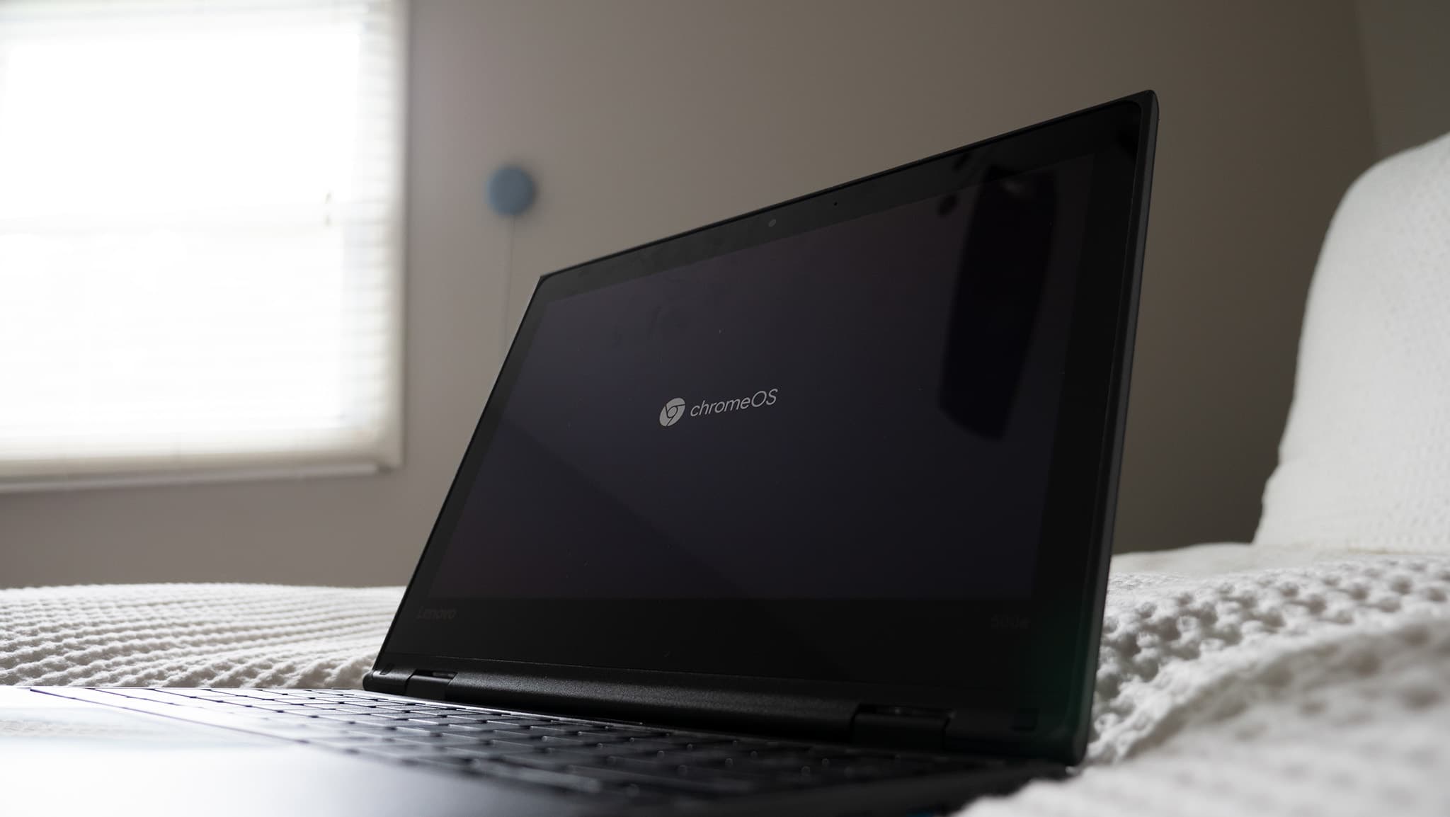 "Chromebook Plus flexing AI muscles to absolutely roast Windows Copilot 💀🔥 No cap, it’s a tech glow-up!"