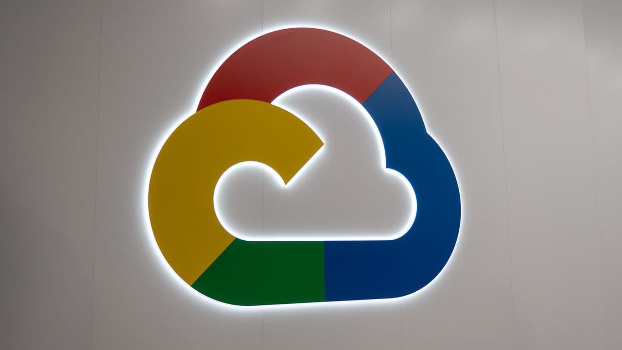 "Alphabet flexing on us, dropping fire cash 💰🔥 & making cloud gains like it's gym season! 🌩️🚀 #BigBrainMoves"