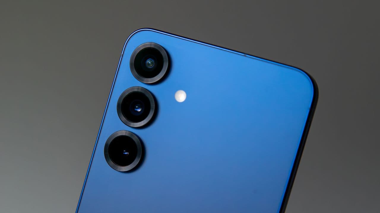 🔥 Galaxy S25 Plus just auditioned for a fire role 🔥 Samsung's on the case like Sherlock, fr fr 💀💔