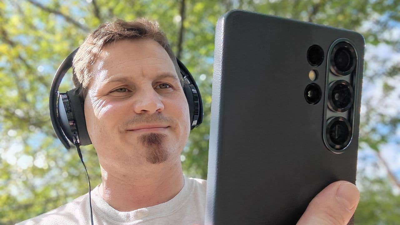 "Samsung flexing a zoom camera, but not for the Galaxy? Cringe alert! 💀📸 #WhoAsked"