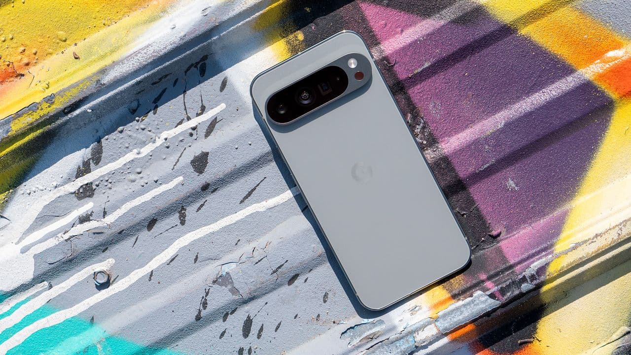 "Pixel 10 Pro XL about to drop like your WiFi when you need it most 💀📉 Big vibes in the leak 😤🚀 #SizeMatters"