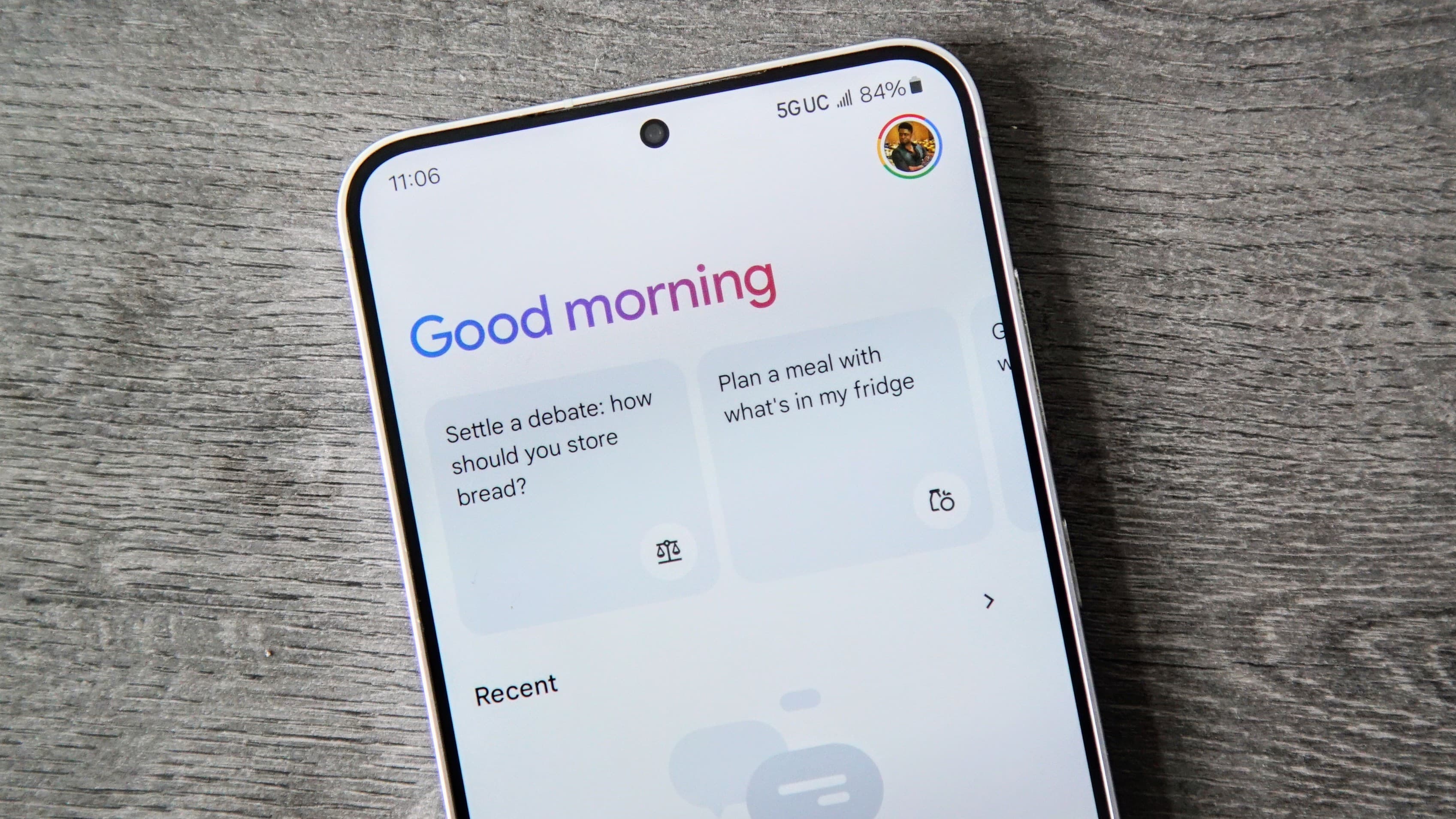 "Gemini just ghosted the old Assistant like👻💀—new setting's got us all vibin'!🔥🚀 #UpgradeSeason"
