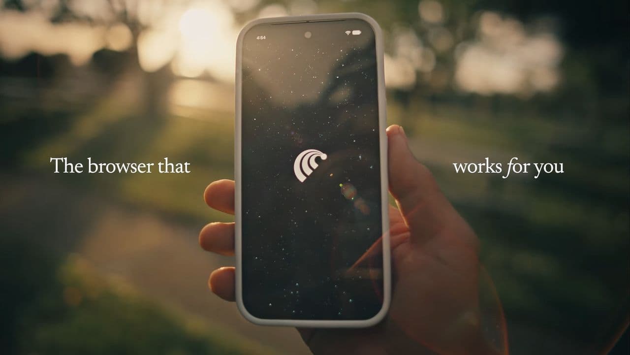 🚀 Perplexity's Comet: Your AI sidekick for the wild internet 🌐✨ It's like Google but with vibes! 💀🔥