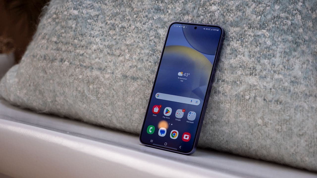 "Samsung paused One UI 8 update for S24 in SK 🤡💔. Guess their motto is 'slow and sorry'! #SamsungStruggles" 🔧🔥