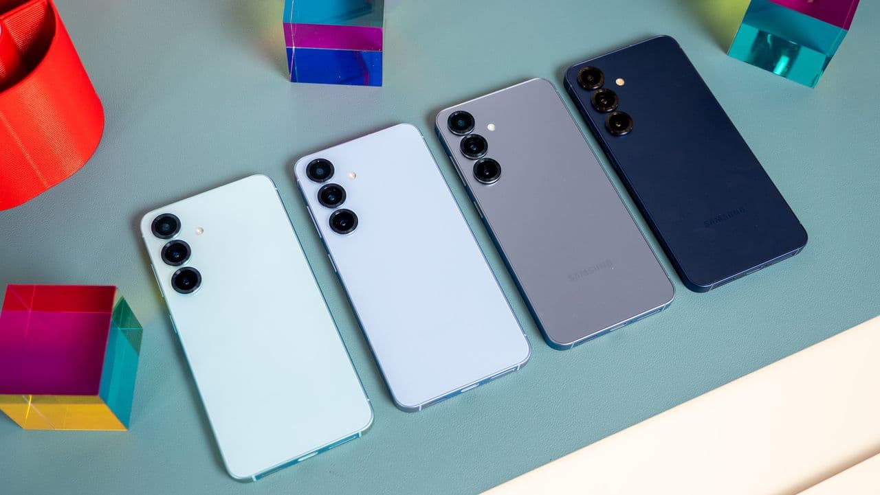 "Galaxy S25 prices when S26 drops: 💸 It’s basically a clearance sale, fr fr! 😂 #TechEconomics"