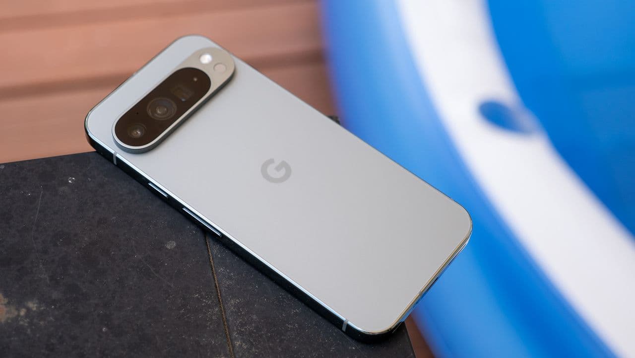 "Pixel 10 be like: 'Magneto who? Qi2 charging just dropped 🔥💀' #Blessed #Finally #TechLeak"