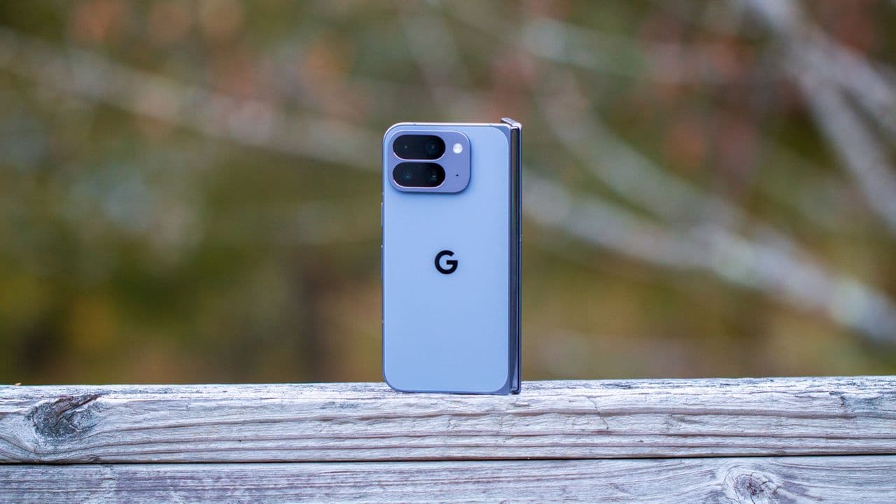 "Tested the Pixel 10 Pro Fold: more 'meh' upgrade than a glow-up 💀📱 It's giving 'same old, who dis?' 🤡🔥"