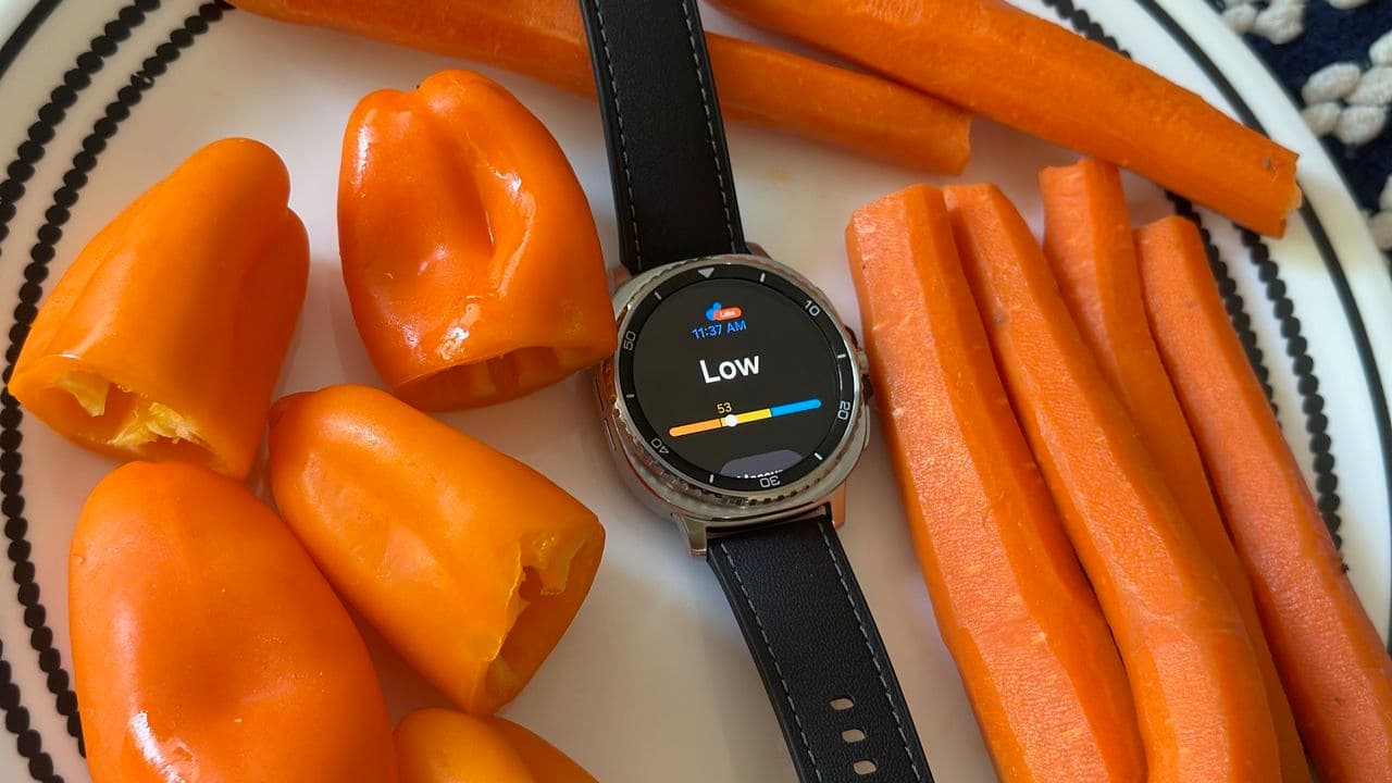 "When the Galaxy Watch 8 flexes more antioxidant game than my smoothies 🥤💅 #HealthyGirlSummer"