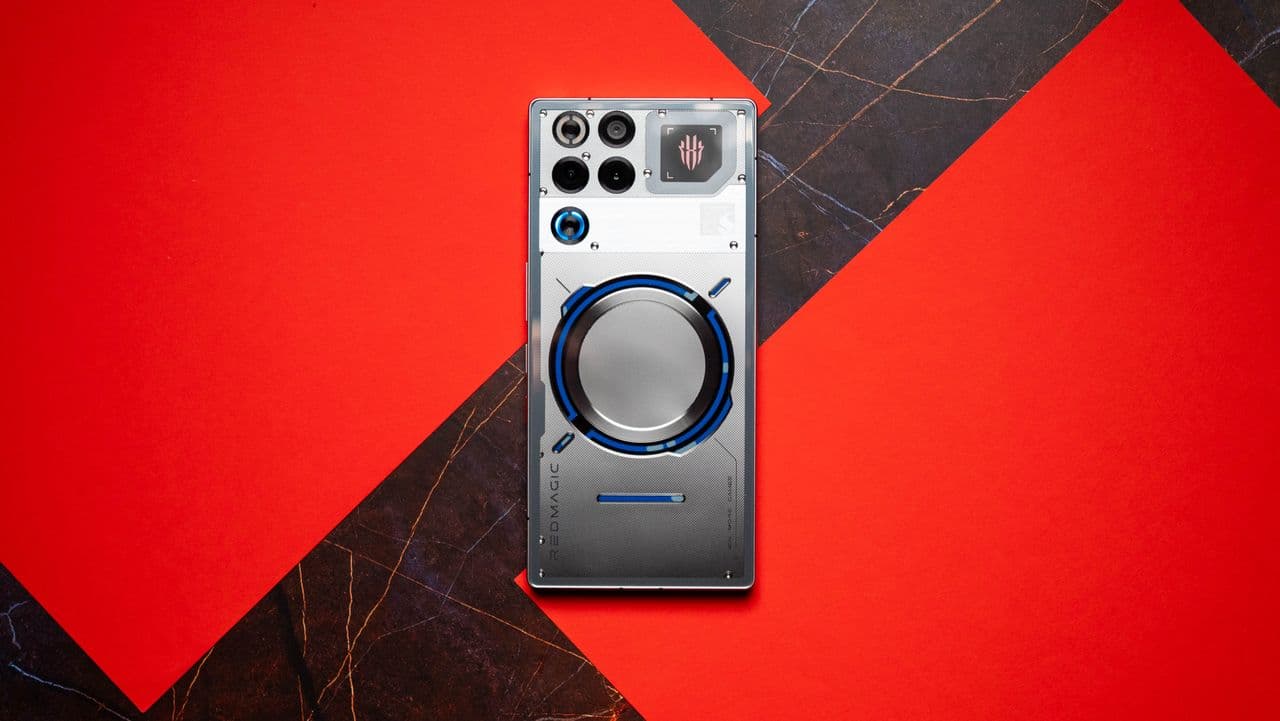 "Tested Redmagic 11 Pro: Liquid cooling = *chef’s kiss* 💧🔥 Battery life so good it’s basically a time machine ⏳💀. Price? Don’t even trip, fam 💸👌 #GamerLife"