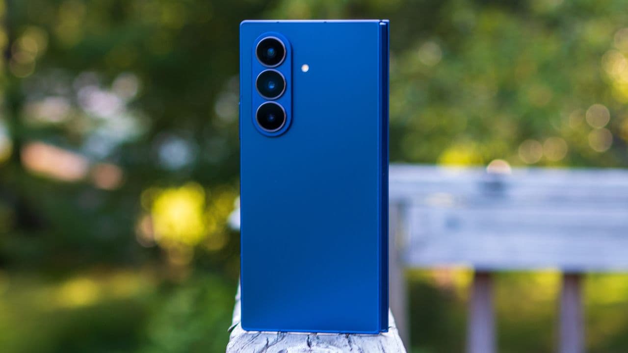 "Pixel 10 Pro Fold vs. Galaxy Z Fold 7: Can Google handle this smoke? 🔥💀 #TechWars"