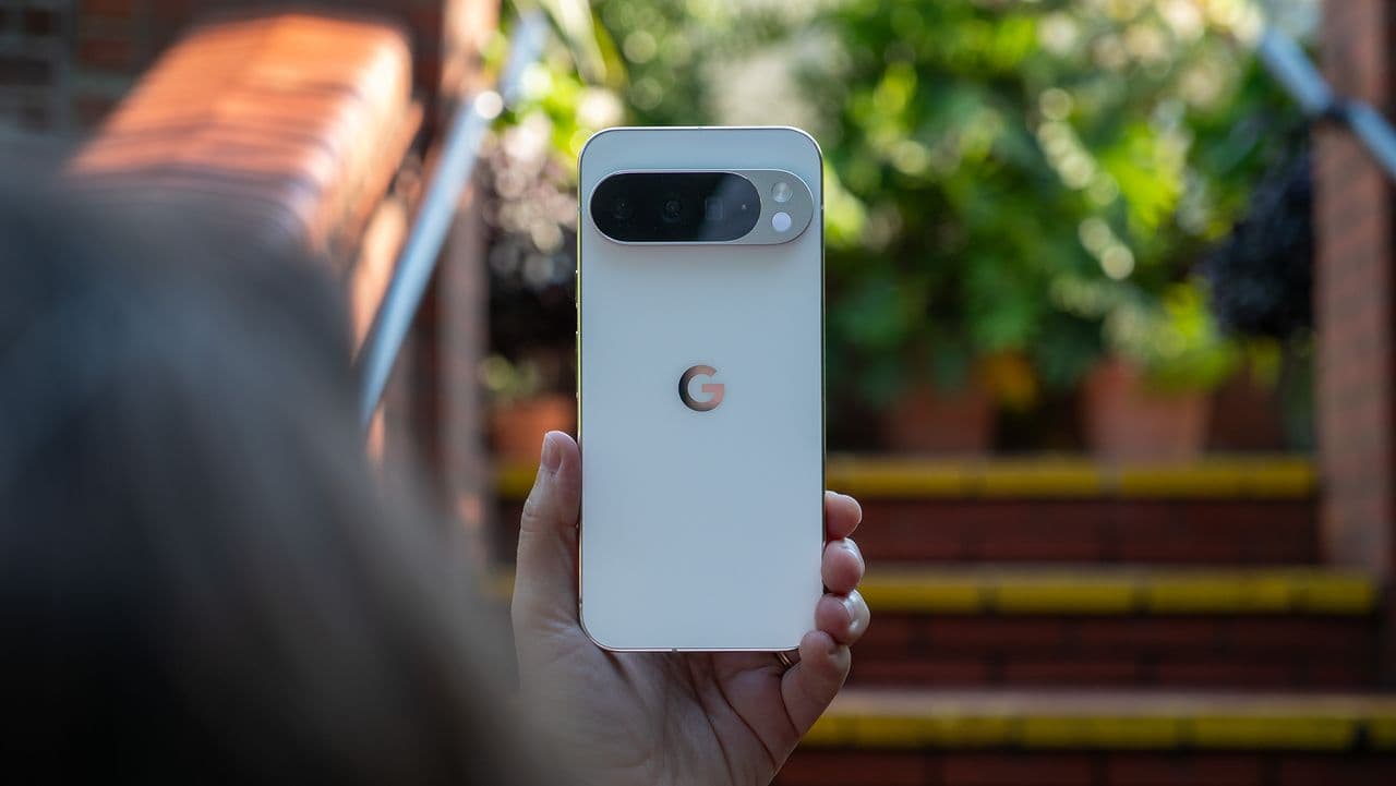 "Quick Share & AirDrop collab like Sonic & Tails. Google out here bridging the file-sharing gap! 💀🚀 #VibeCheck"