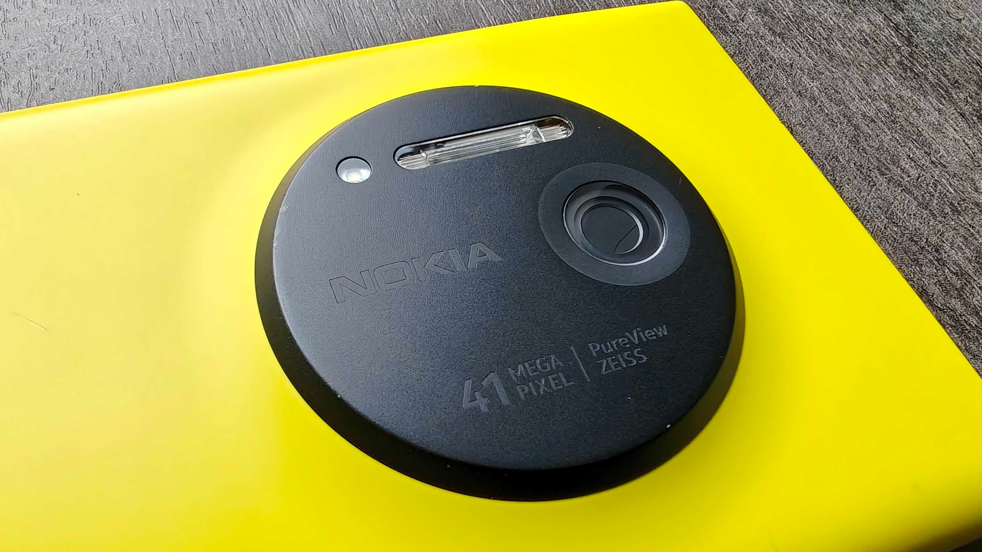 🚨 Breaking: HMD says "Nokia who?" in the US. It's a phone funeral, RIP 📱💀 #BozoMoves #NotMyNokia