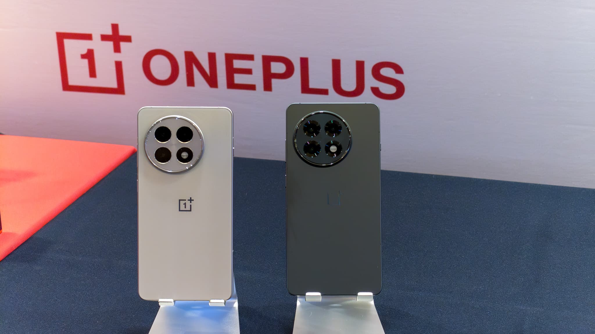 🔥OnePlus caught sipping the tea ☕️ while all phones be like "we doin' the same tho" 💀📱 #NoCap