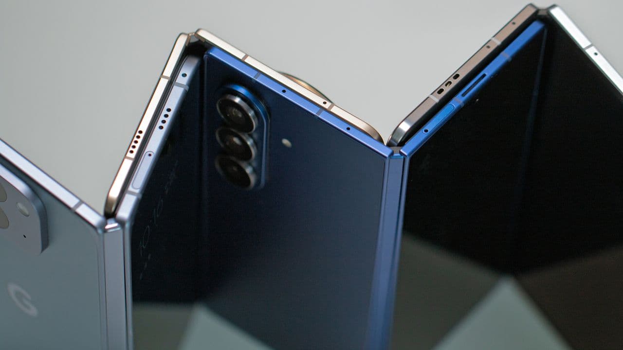 "Pixel 10 Pro Fold: Not the thinnest, but who cares? 💀💅 It's thicker than my emotional baggage! 😂🔥"