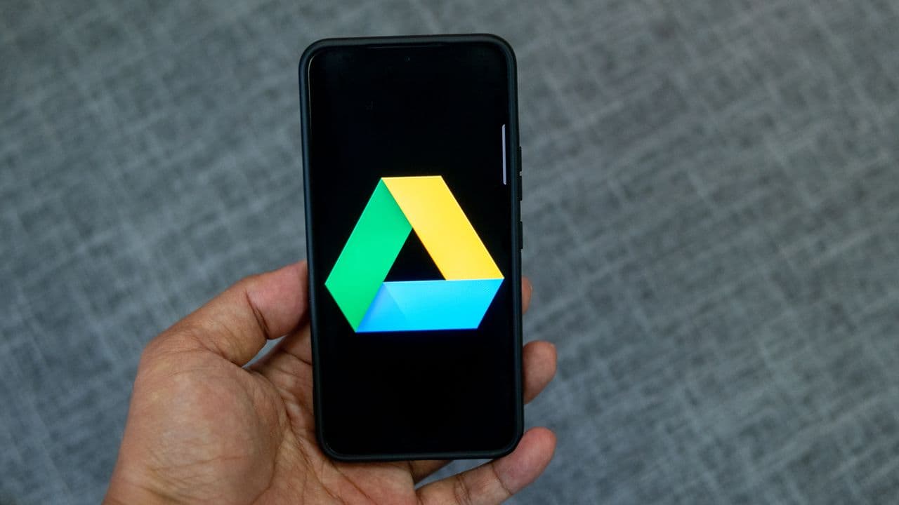 "Android's AI just turned Google Drive into a psychic 🧙‍♂️💾 - it sees your files faster than you do! 🚀👀 #MindBlown"