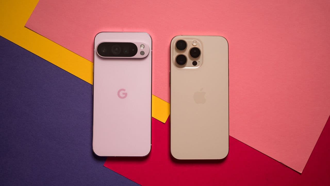 🚨 Google just roasted Apple’s iPhone 17 AI like a chicken on TikTok 💀🐢🔥 Who’s clucking now? 😂 #TechBeef