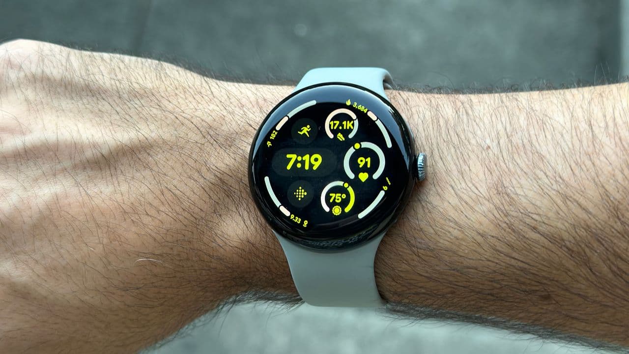 "Pixel Watch 3 is the GOAT 🐐💸—still vibin' harder than Pixel Watch 4, no cap! #BudgetFlex" 🔥⌚️