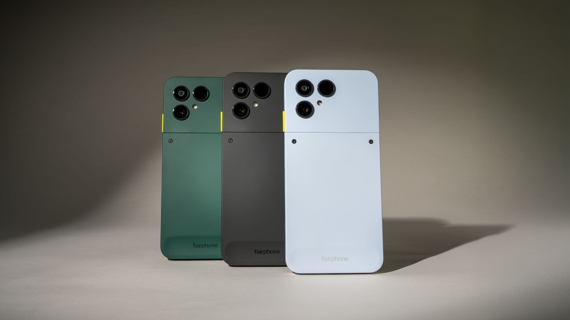 "Fairphone Gen 6: the eco-friendly flex we all need 🌍💅 Repair it like it's 2010, no cap! 🔧💀"