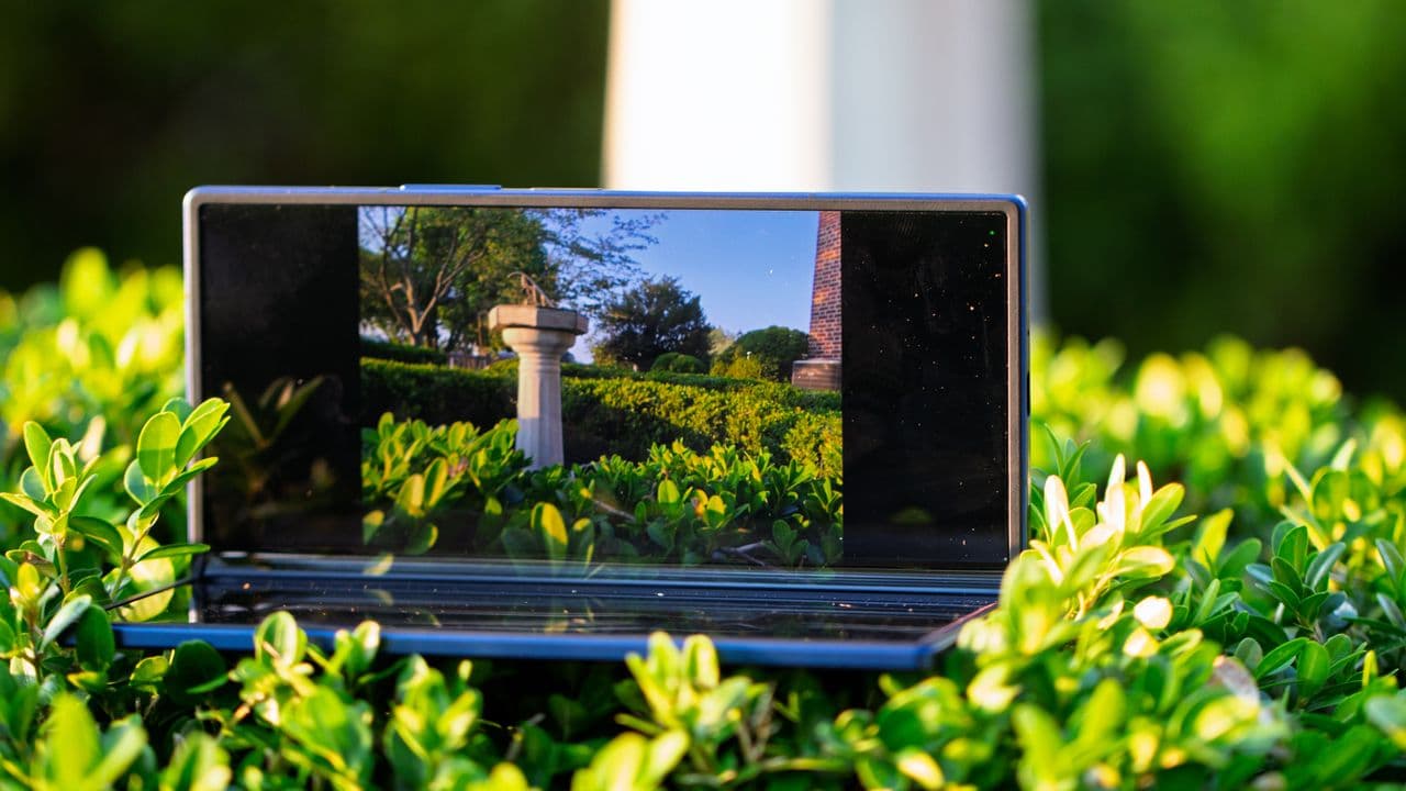 Samsung finally gave the Z Fold 7 a glow-up 📸✨ Now it’s more photogenic than my ex 💔💅 #UpgradeOrDie