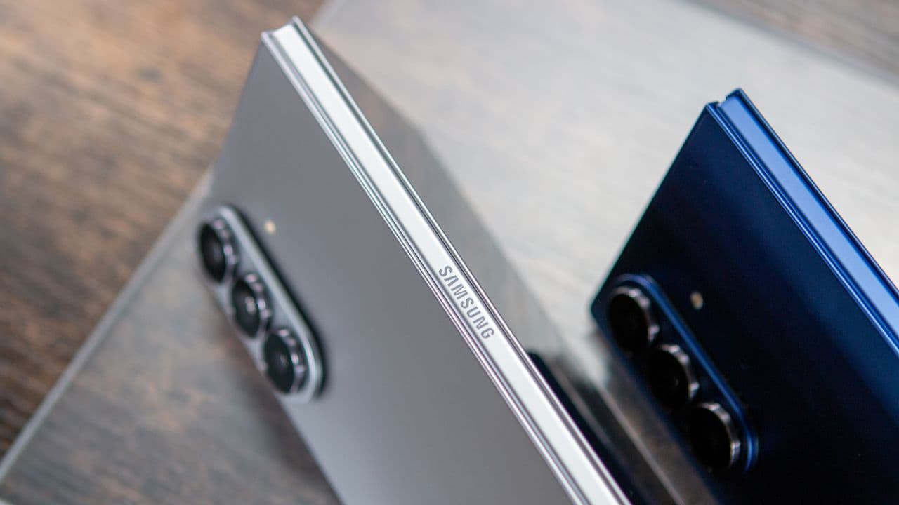 💔 Galaxy Z Fold 7 display? More like Galaxy Z Fold 7 FOLD-OUT! 🥴 Hinge got no chill, fr fr! #Cringe 🔥🔧