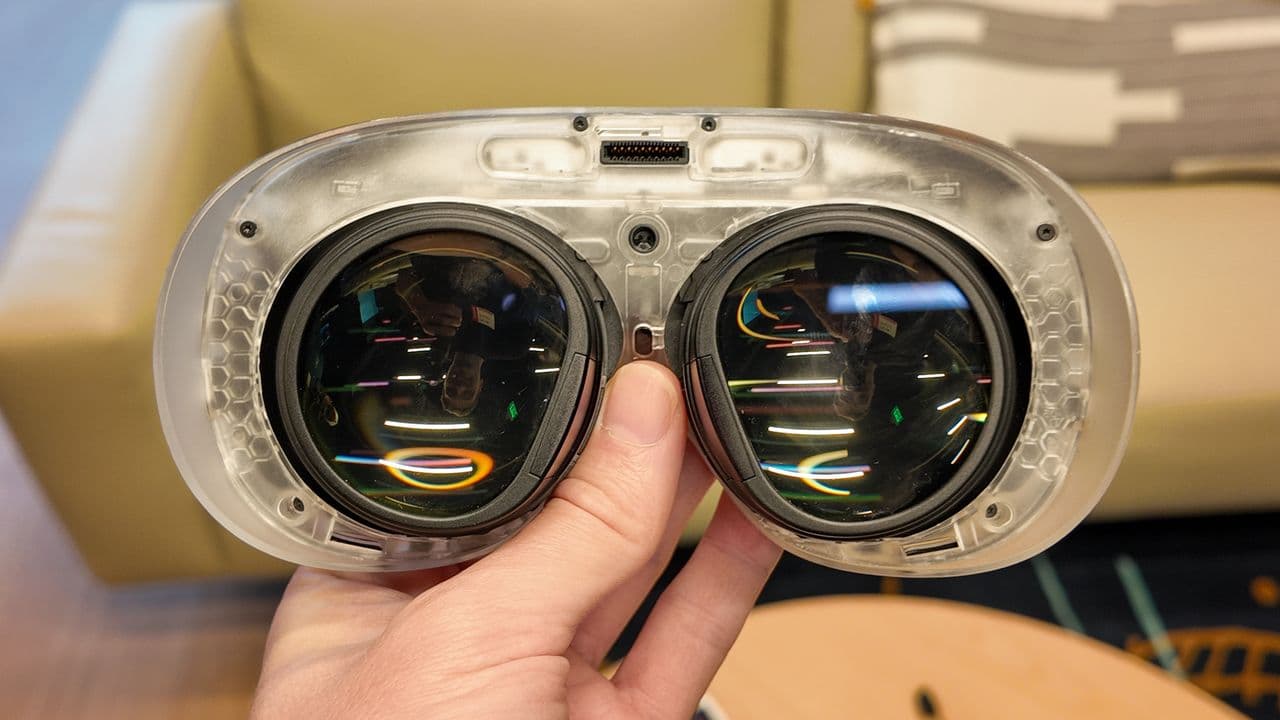 "Valve’s new headset: Steam Deck’s long lost sibling, now with sideloading ✨🔥. Quest 3? More like Quest WHO? 💀🤷‍♂️ #MetaSlayer"