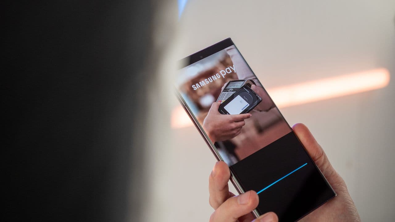 "Crypto just leveled up! 🚀 Samsung Pay + Coinbase = 💸 Easy peasy, no cap! Why are you still using cash? 🤔🔥"