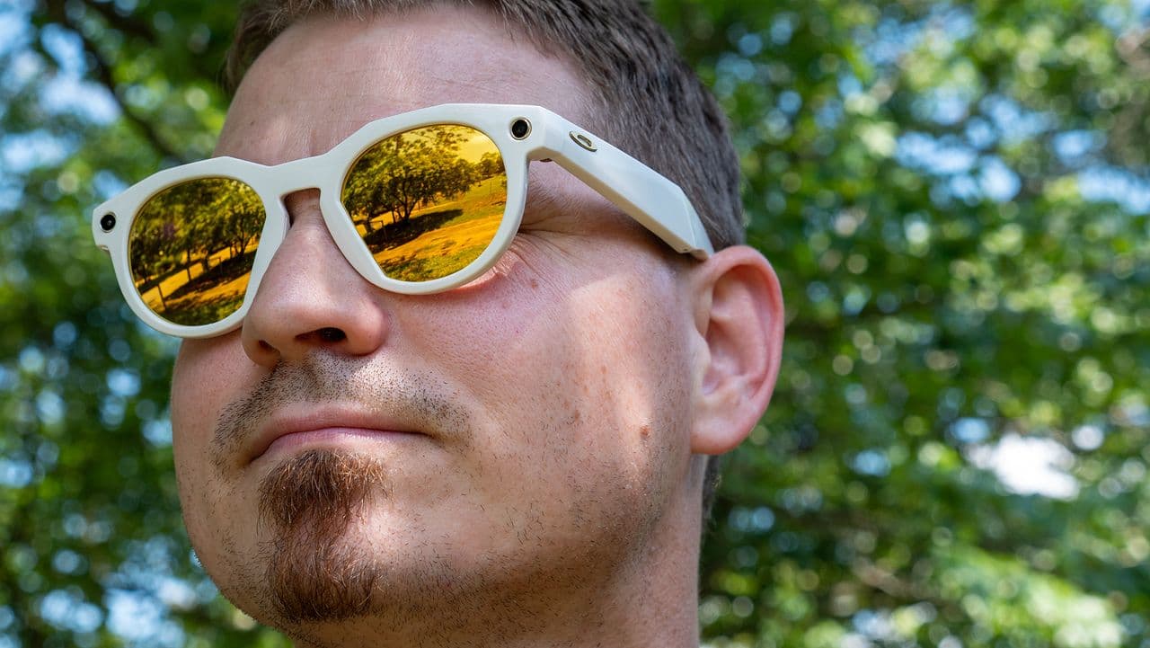 🌟 Oakley Meta HSTN: Smart glasses so fire, even your eyes get a promotion! 🔥👓 #FutureIsLit