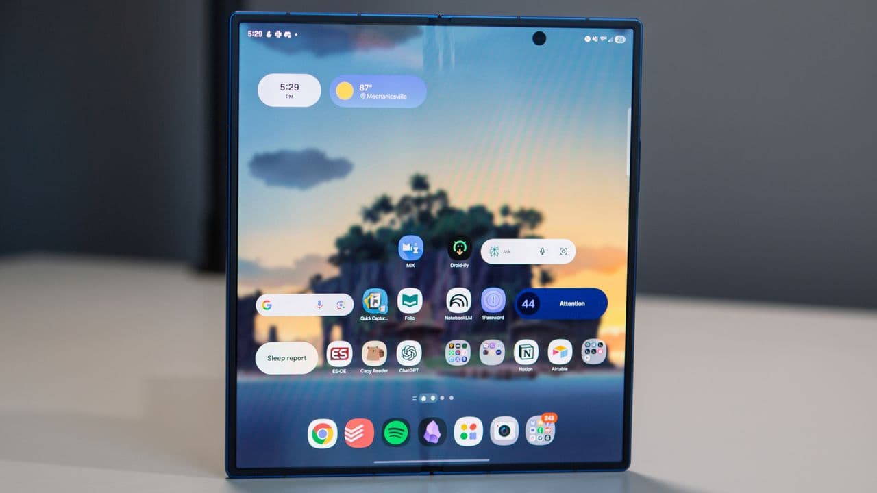 🚨 Samsung’s trifold is dropping like it’s hot 🔥 One UI giving major glow-up vibes 💅💀 #NotAnotherLeak