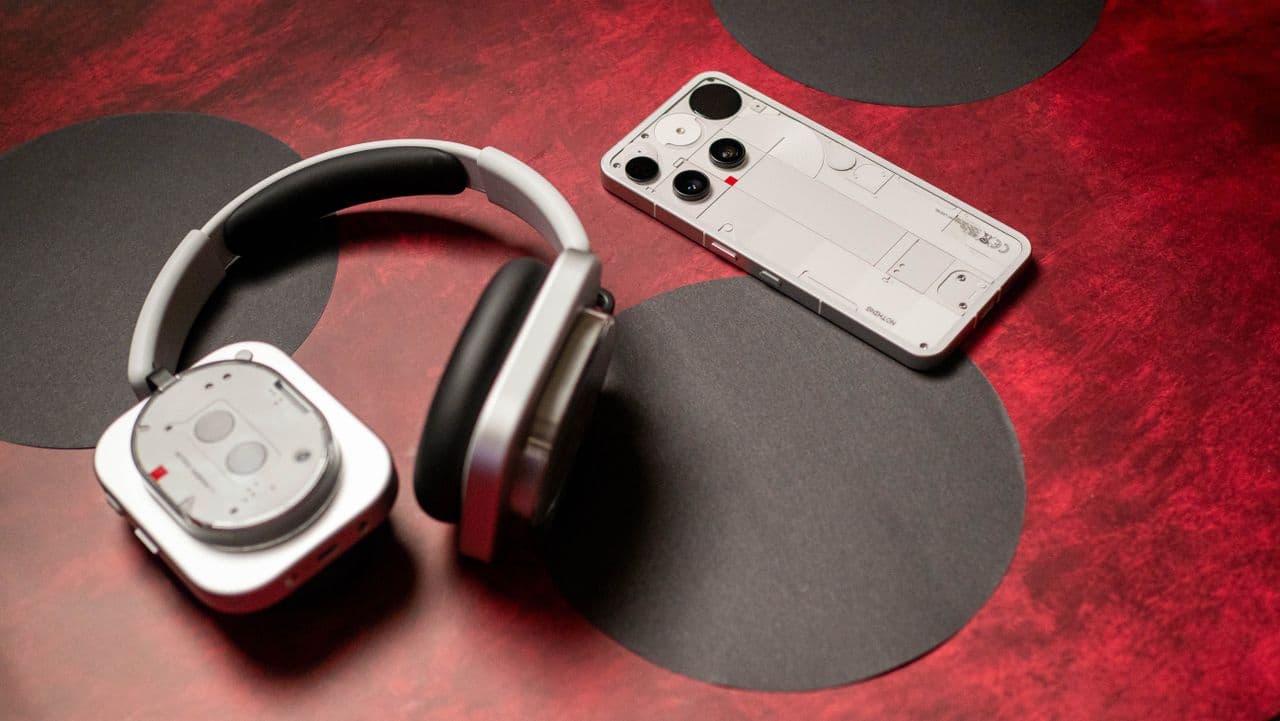 "Nothing's flexin' with Phone 3 & Headphone 1 🇺🇸👀 Sales drop like it's hot 🔥💀 #FlagshipFinesse"