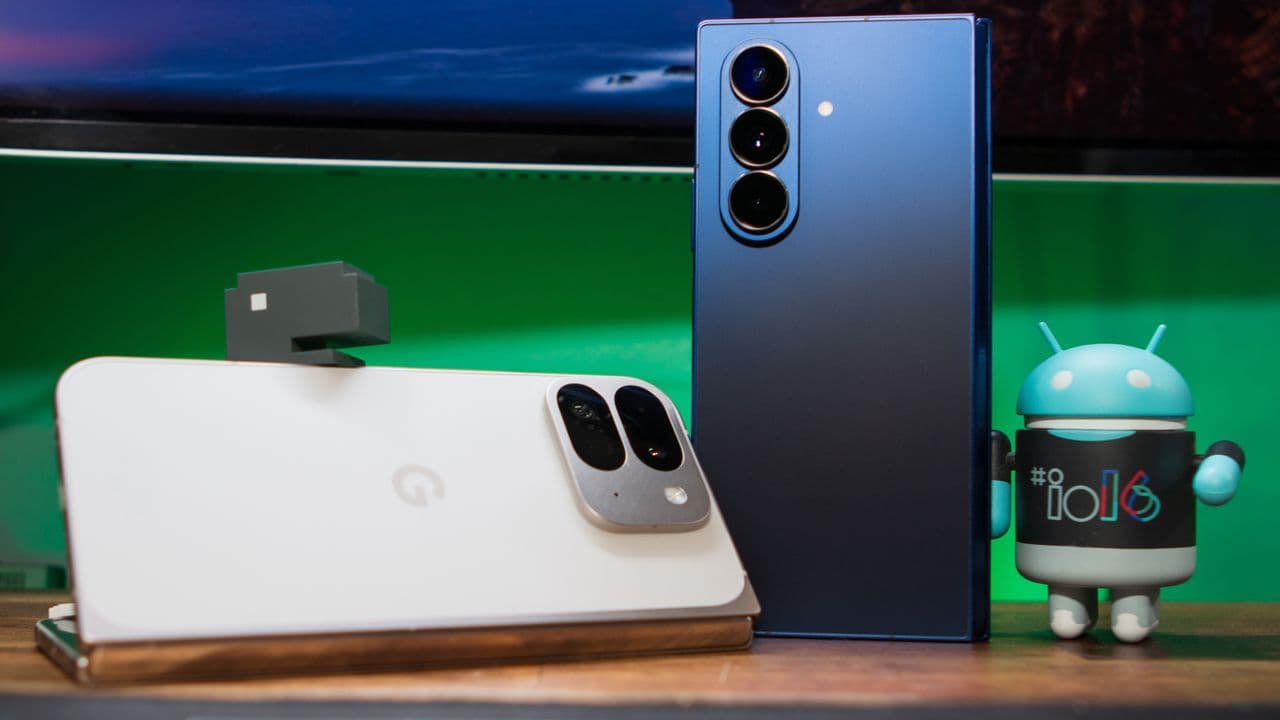 “This phone’s going full pocket-mode in 2035. No cap, it’s just chilling 🔥📱💀 #PocketWizard”