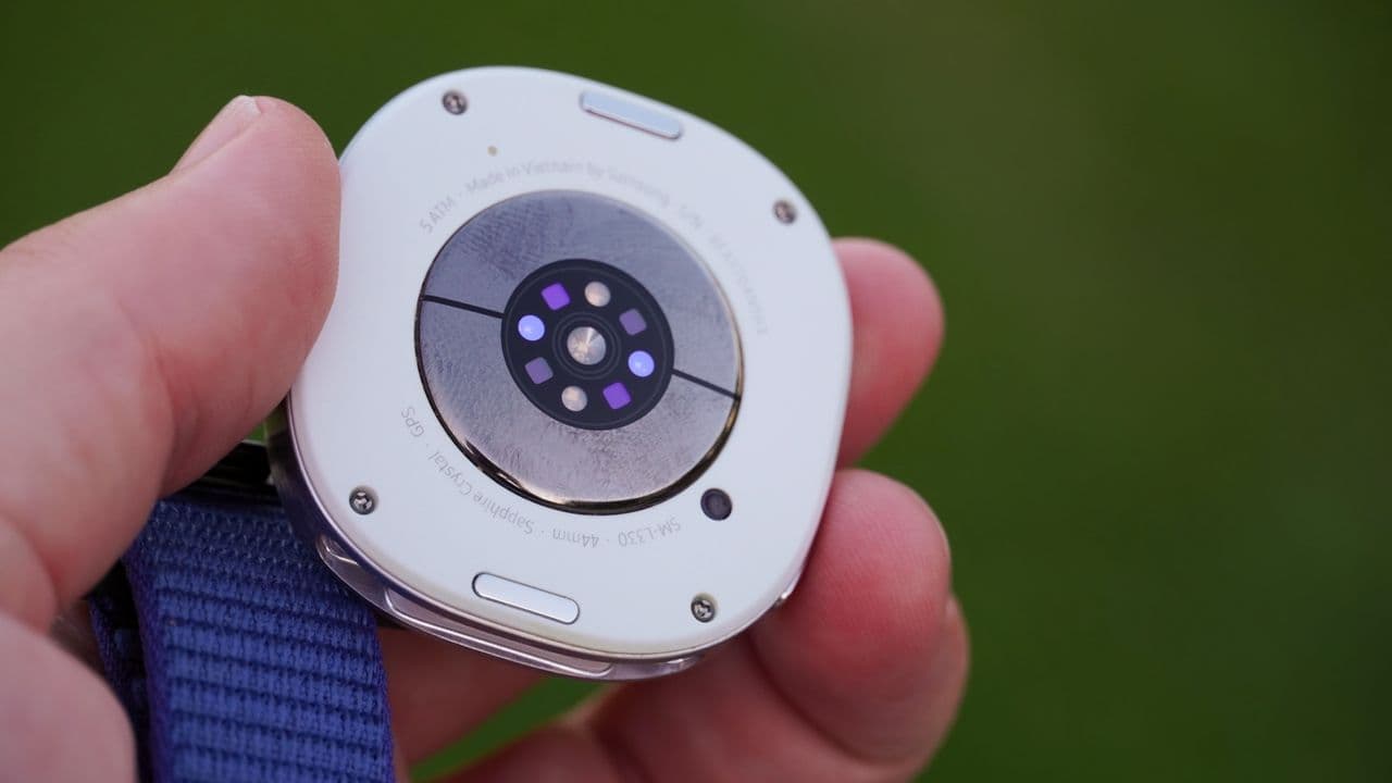 "When your Samsung Galaxy Watch becomes a heart failure psychic 🔮❤️💀 - No cap, I'm shook! 🚀"