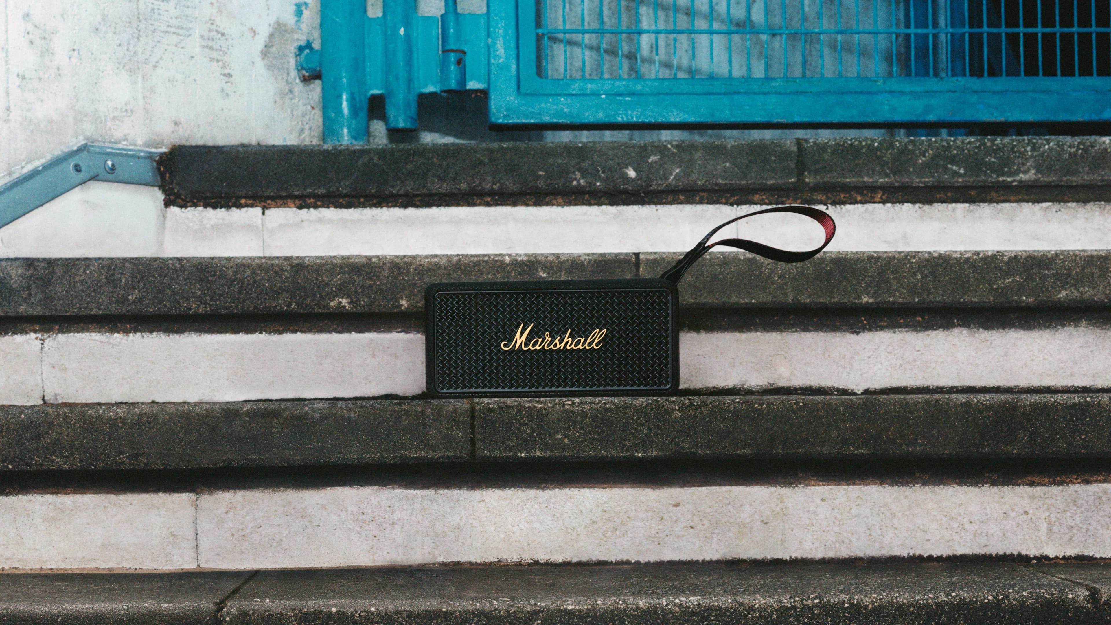 "Say less! 🎉 Marshall's Middleton II: the ultimate vibe check speaker for flexing at parties! 🔊🔥"