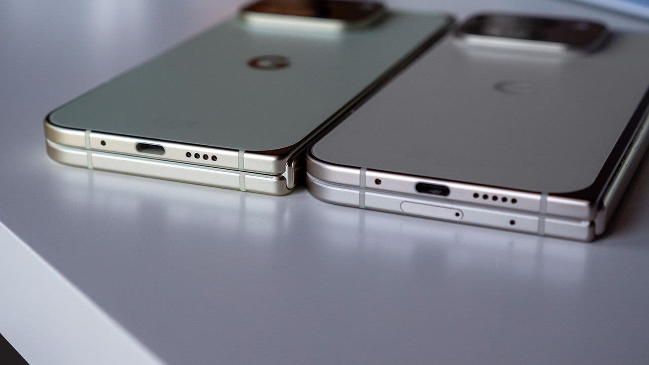 "Google Pixel 10 Pro Fold: Charging so fast, it might just teleport you to the future! ⚡️🚀💀"