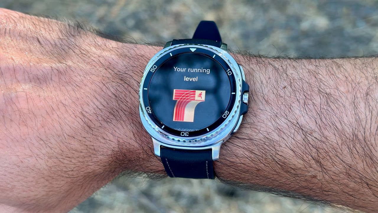 “Samsung Running Coach: A vibe check from 2025, but the hardware’s still dial-up 😂💀 #EpicFail”