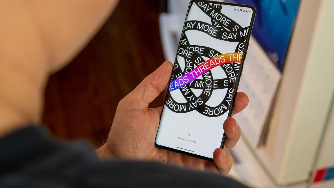 "Threads is vibing with group chats now 💬✨ EU homies, y’all ready for the tea? ☕🔥 #MessagingMadness"