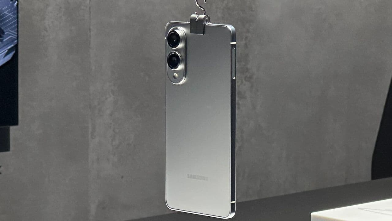 "Amazon just yeeted $400 off the Galaxy S25 Edge 💸✨. Is this a glitch or am I in the Matrix? 🤯💀"