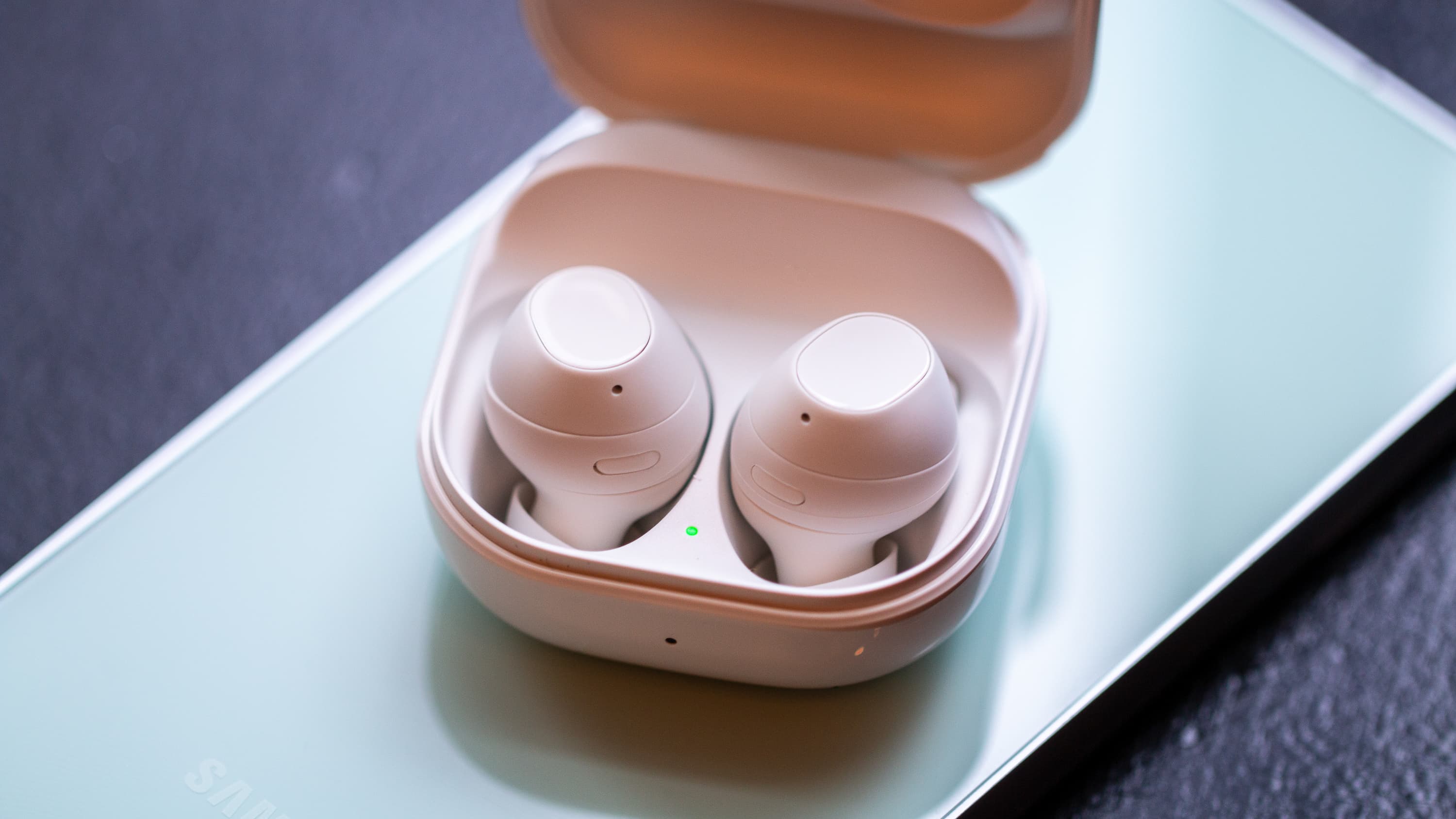 🤑 These 'Fan Edition' earbuds are 45% OFF! 💸 Don’t be like “I’ll wait” & miss out! #FOMO 💀🔥