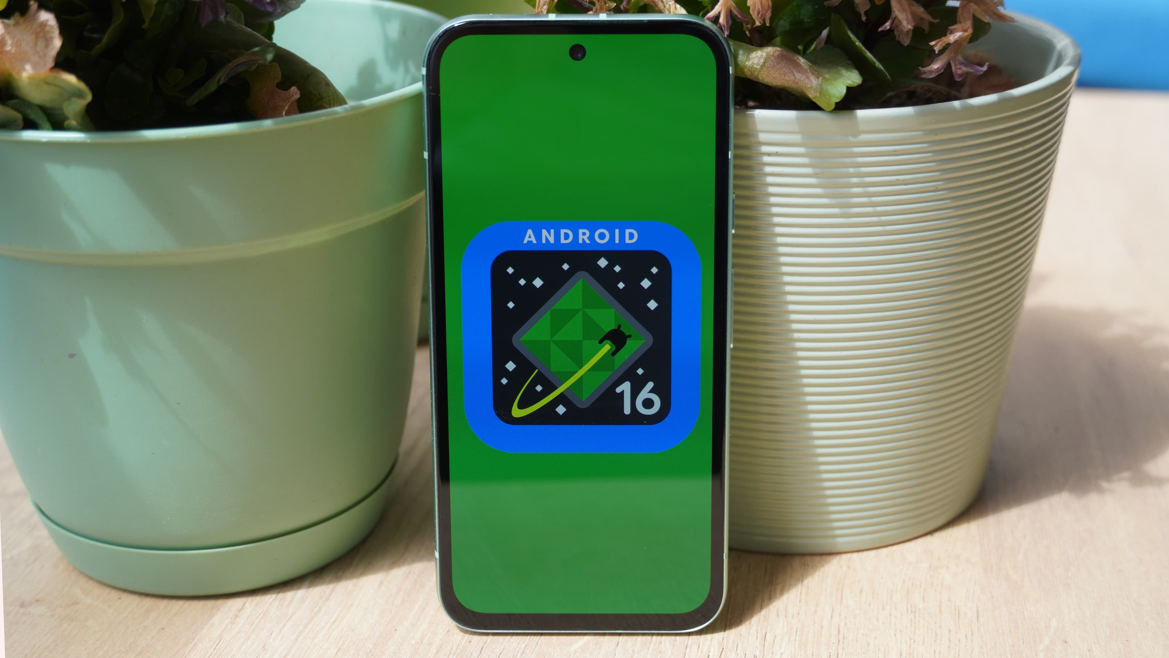 "Pixel phones throwing a tantrum over lock screens like it’s 2016 🤡💀 #Android16Drama"