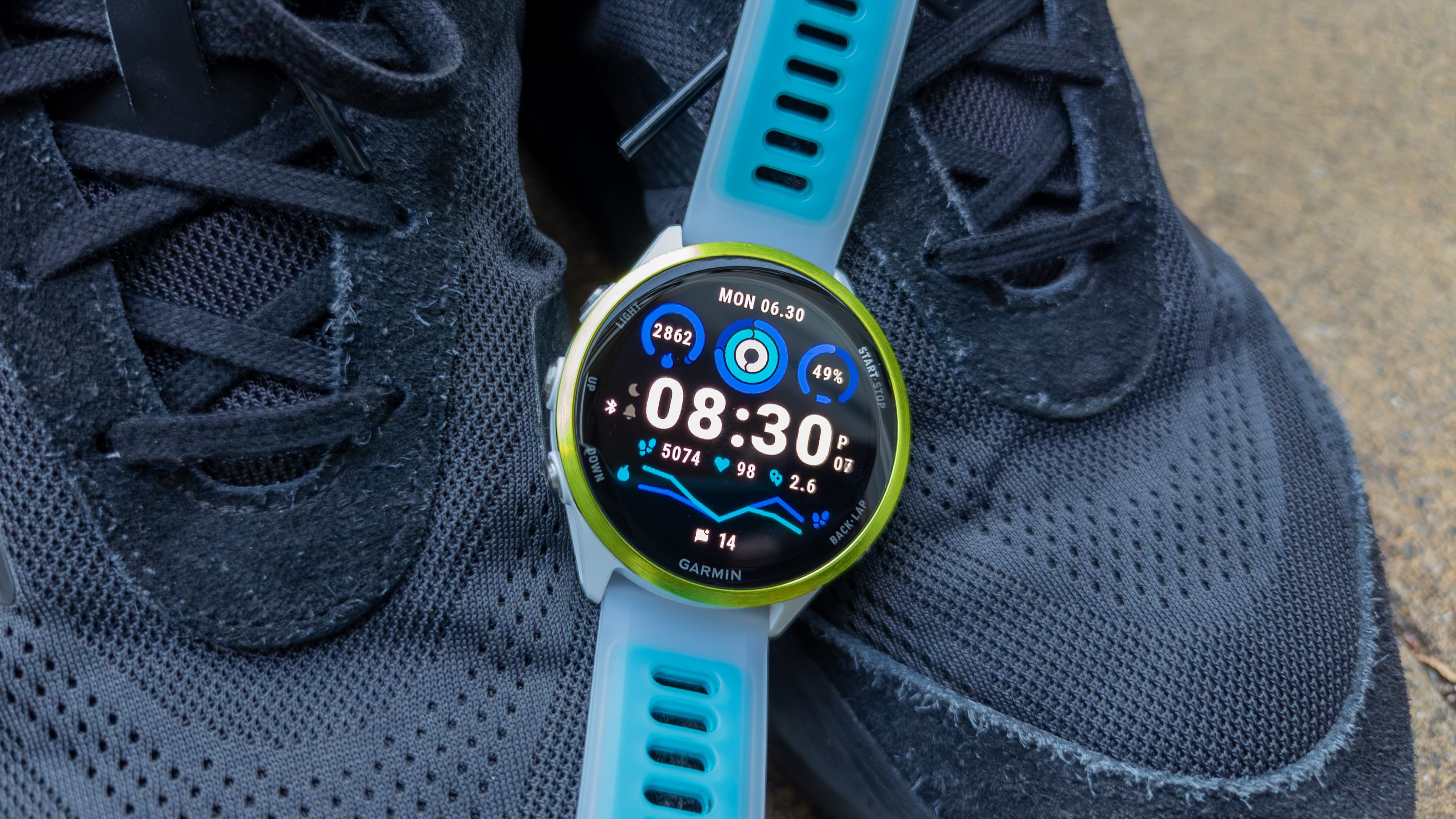 "Garmin Forerunner 570: 🏃‍♂️🔥 Great runner, but gets wrecked by its own flex 💀👀 #WatchWars"