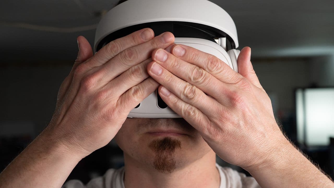 "Thief VR: Stealing your heart & wallet on PSVR & Meta Quest—broke boiz rejoice! 💸💀 #ThiefLife"