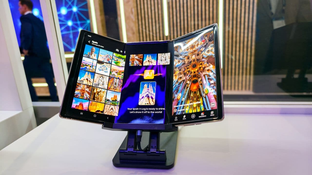 📱 Samsung's trifold dropping like it’s hot, Meta glasses selling like TikTok dances, & Pixel 10 leaks—IS WE TWEAKIN’? 🔥💀 #TechDrama
