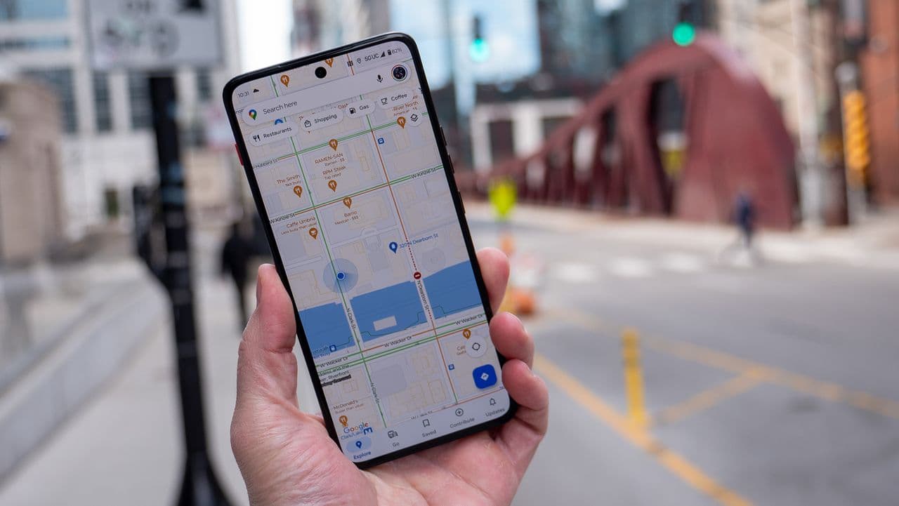 "Google Maps now lets you emoji-react to pics 😍🚀 It's like Yelp but less cringe! #FeedbackGoals"