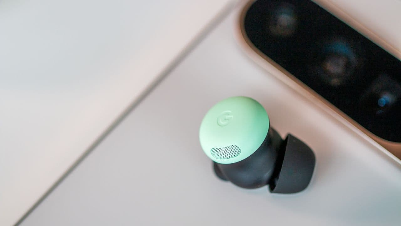 🚨BREAKING: Google flexing with a new Fast Pair UI for earbuds that’s about to be too lit 🔥👂 #FancyEarbuds