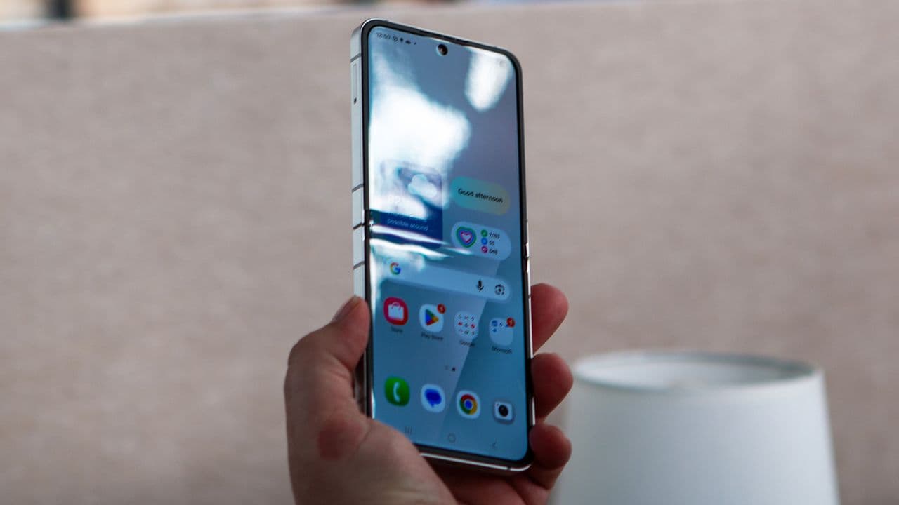 "Get your Z Flip 7 FE protected from life’s cringe moments 😱🛡️! No cap, these screen protectors are fire 🔥💀"